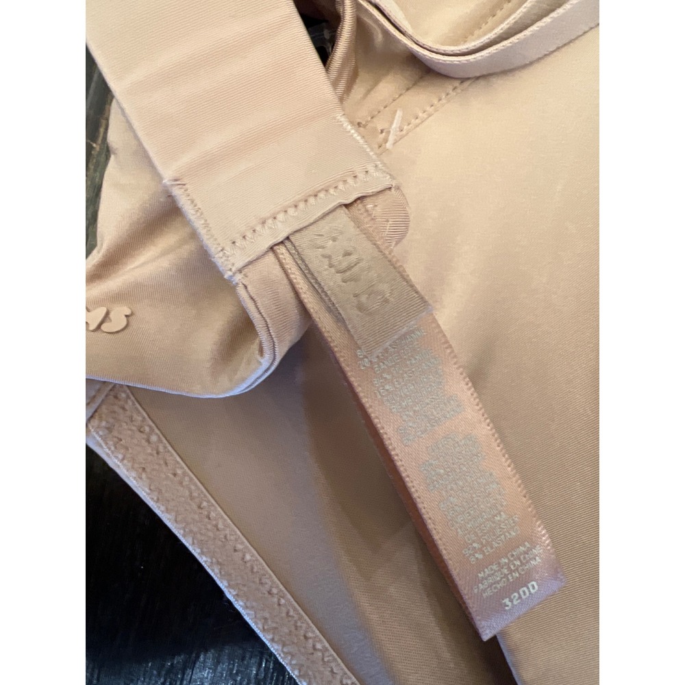 SKIMS Fits Everybody T-Shirt‎ Bra Nude Clay 32DD Adjustable Straps Seamless
